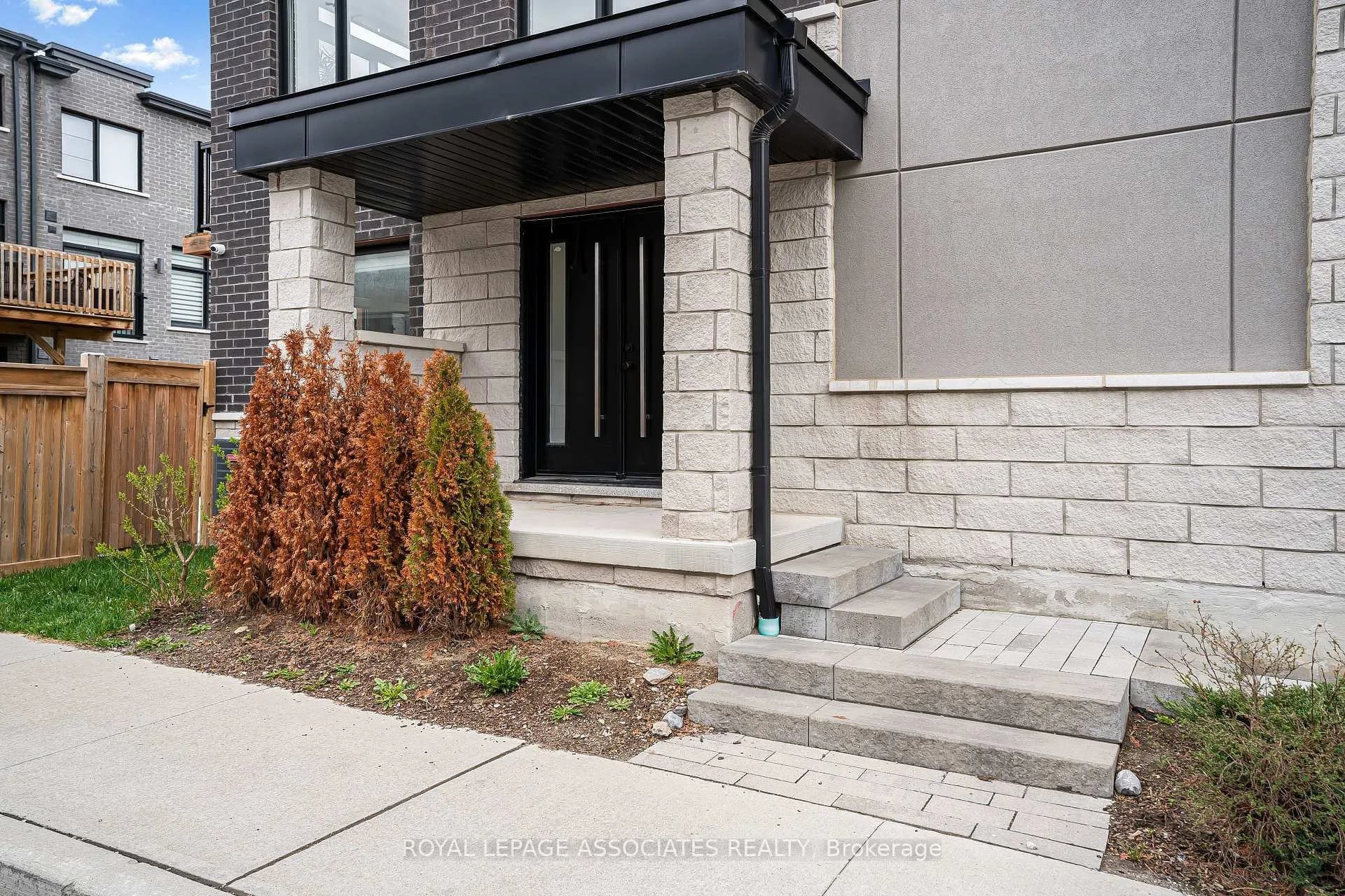 Photo 4 of 1662 Hidden Valley Glen, Pickering, Duffin Heights — HOMEH