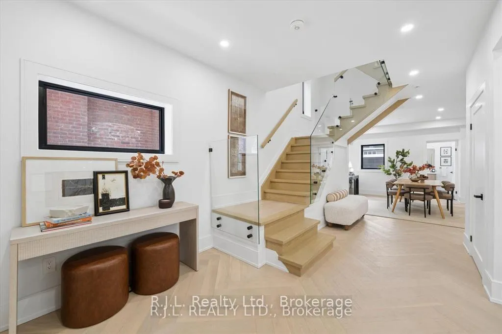 Photo 4 of 111 Roxborough Drive, Toronto, Rosedale-Moore Park — HOMEH