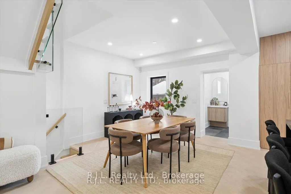Photo 6 of 111 Roxborough Drive, Toronto, Rosedale-Moore Park — HOMEH