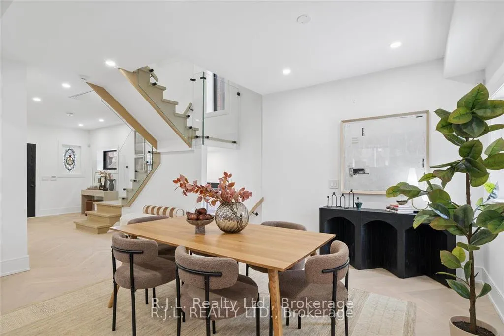 Photo 7 of 111 Roxborough Drive, Toronto, Rosedale-Moore Park — HOMEH