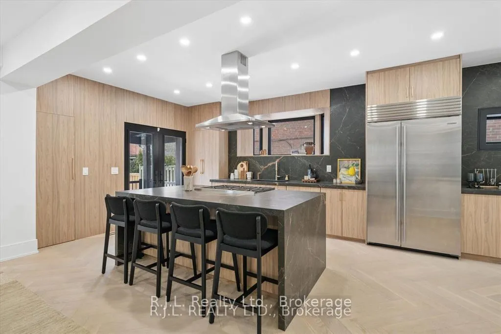 Photo 10 of 111 Roxborough Drive, Toronto, Rosedale-Moore Park — HOMEH
