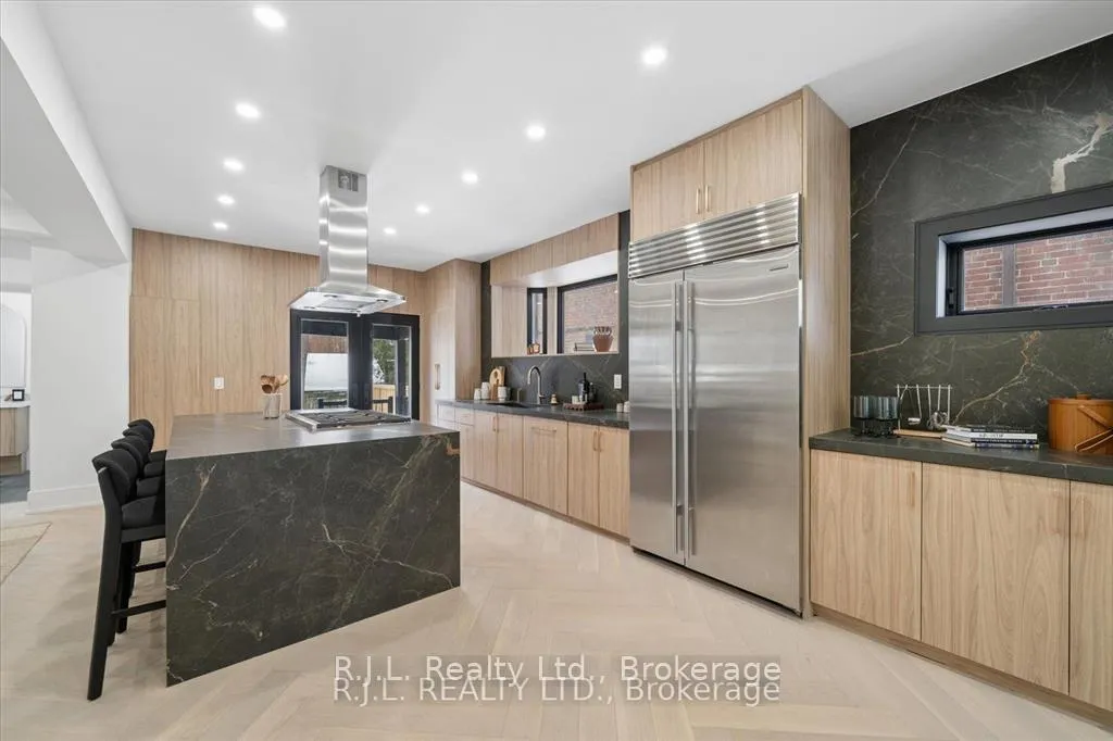 Photo 11 of 111 Roxborough Drive, Toronto, Rosedale-Moore Park — HOMEH