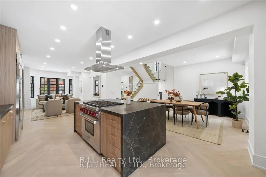 Photo 15 of 111 Roxborough Drive, Toronto, Rosedale-Moore Park — HOMEH