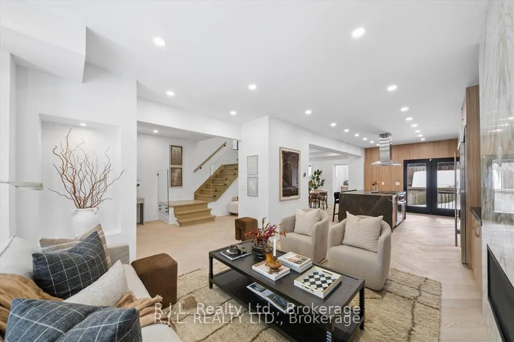 Photo 19 of 111 Roxborough Drive, Toronto, Rosedale-Moore Park — HOMEH