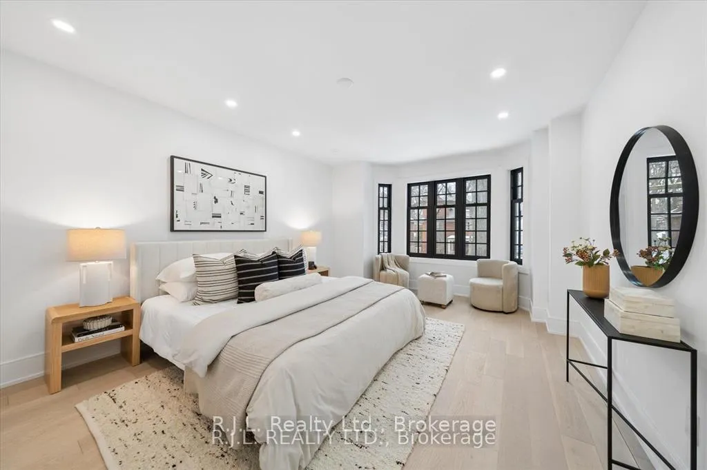 Photo 22 of 111 Roxborough Drive, Toronto, Rosedale-Moore Park — HOMEH