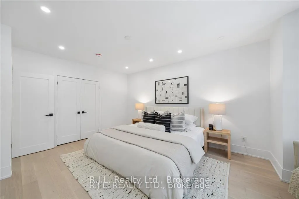 Photo 24 of 111 Roxborough Drive, Toronto, Rosedale-Moore Park — HOMEH