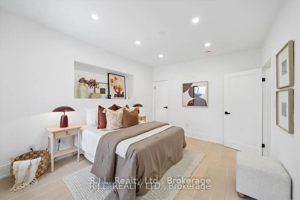 Photo 27 of 111 Roxborough Drive, Toronto, Rosedale-Moore Park — HOMEH