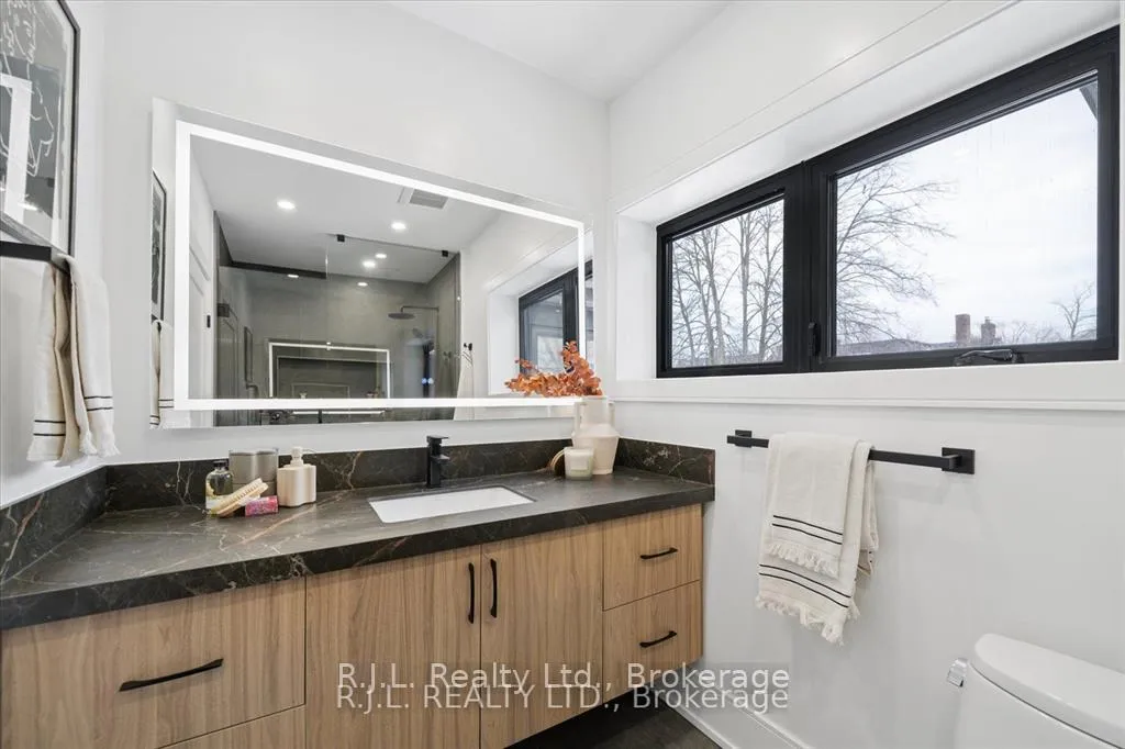 Photo 30 of 111 Roxborough Drive, Toronto, Rosedale-Moore Park — HOMEH