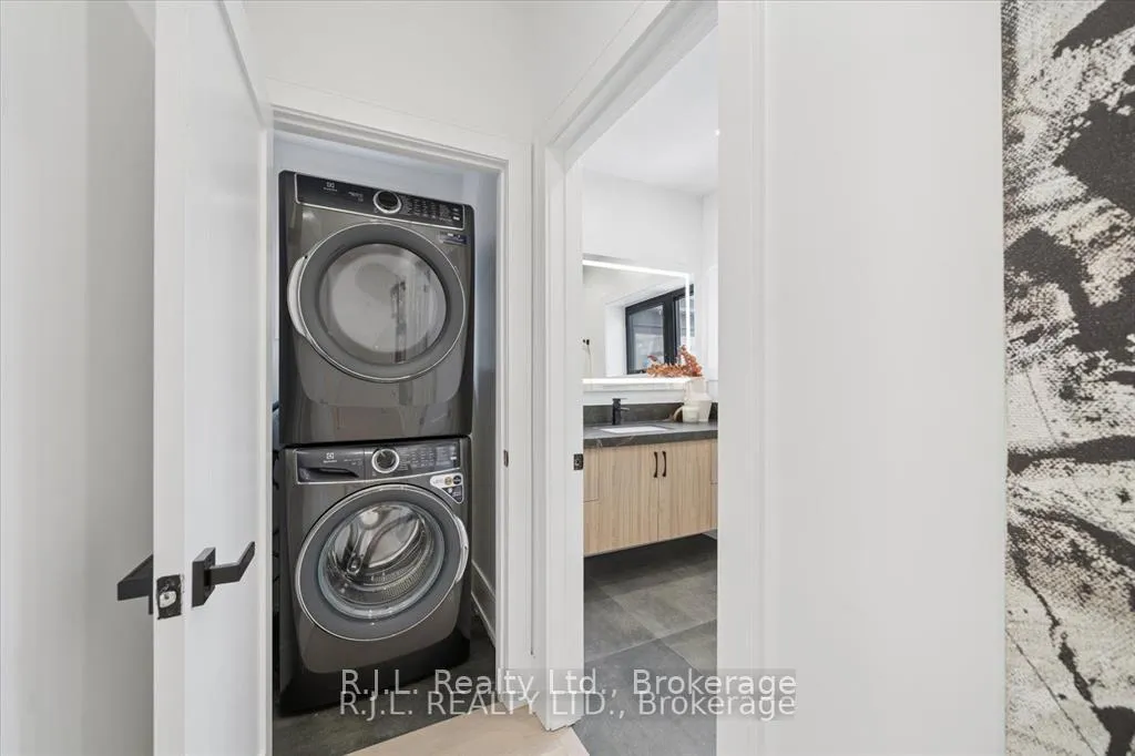 Photo 31 of 111 Roxborough Drive, Toronto, Rosedale-Moore Park — HOMEH