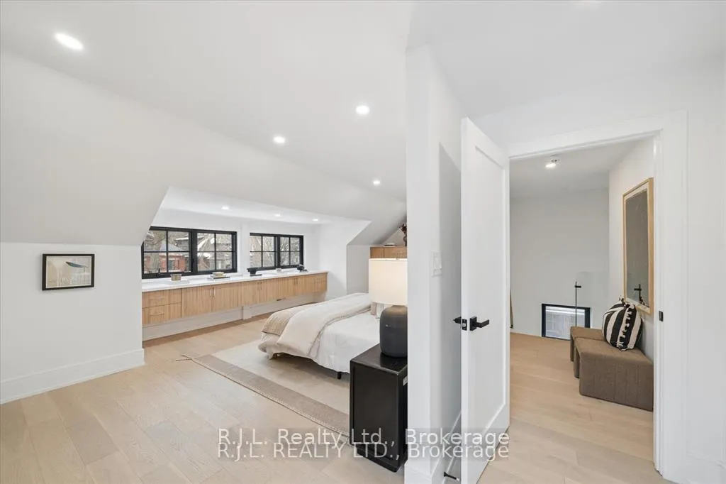 Photo 33 of 111 Roxborough Drive, Toronto, Rosedale-Moore Park — HOMEH