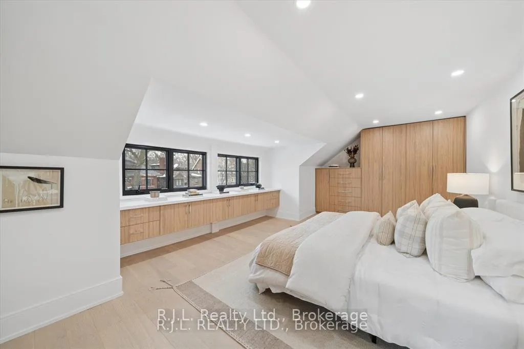 Photo 34 of 111 Roxborough Drive, Toronto, Rosedale-Moore Park — HOMEH
