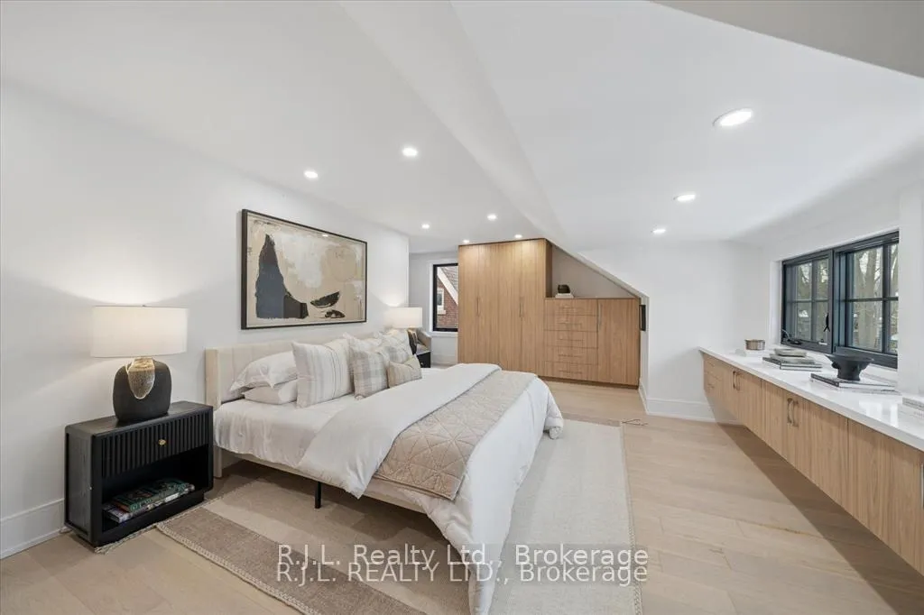 Photo 35 of 111 Roxborough Drive, Toronto, Rosedale-Moore Park — HOMEH