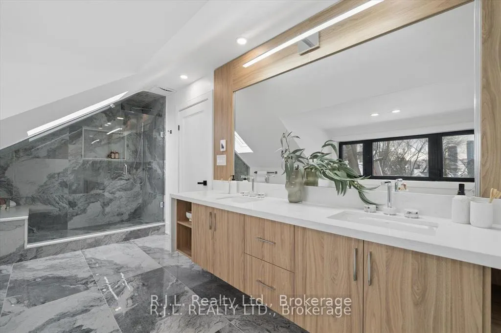 Photo 37 of 111 Roxborough Drive, Toronto, Rosedale-Moore Park — HOMEH