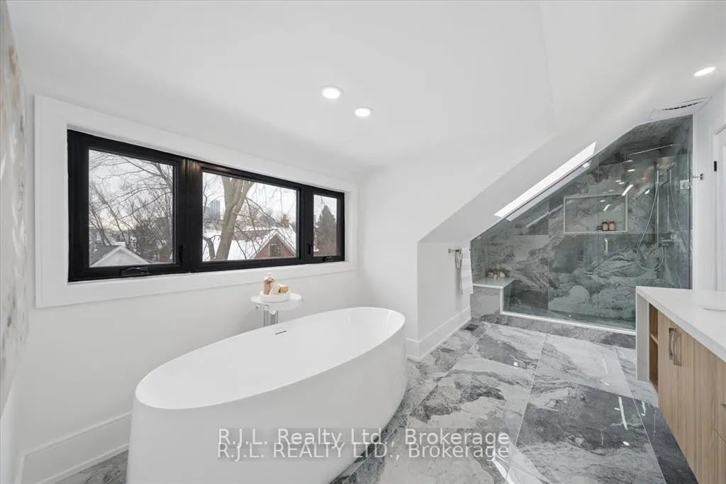 Photo 39 of 111 Roxborough Drive, Toronto, Rosedale-Moore Park — HOMEH