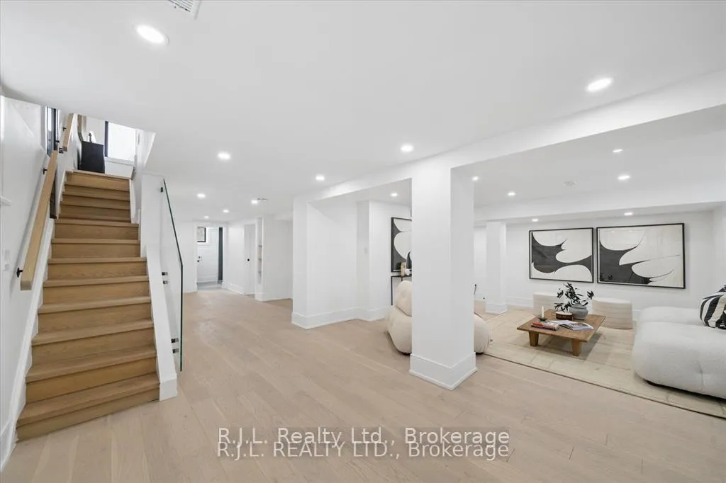 Photo 40 of 111 Roxborough Drive, Toronto, Rosedale-Moore Park — HOMEH