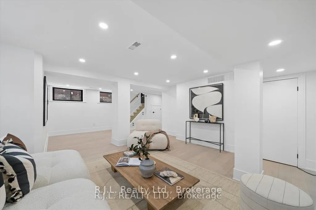 Photo 42 of 111 Roxborough Drive, Toronto, Rosedale-Moore Park — HOMEH