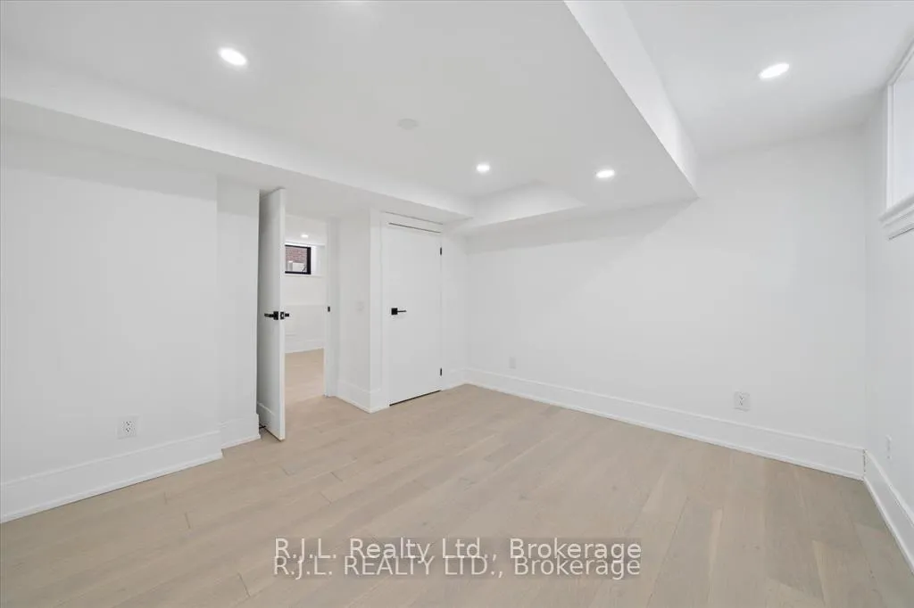 Photo 44 of 111 Roxborough Drive, Toronto, Rosedale-Moore Park — HOMEH