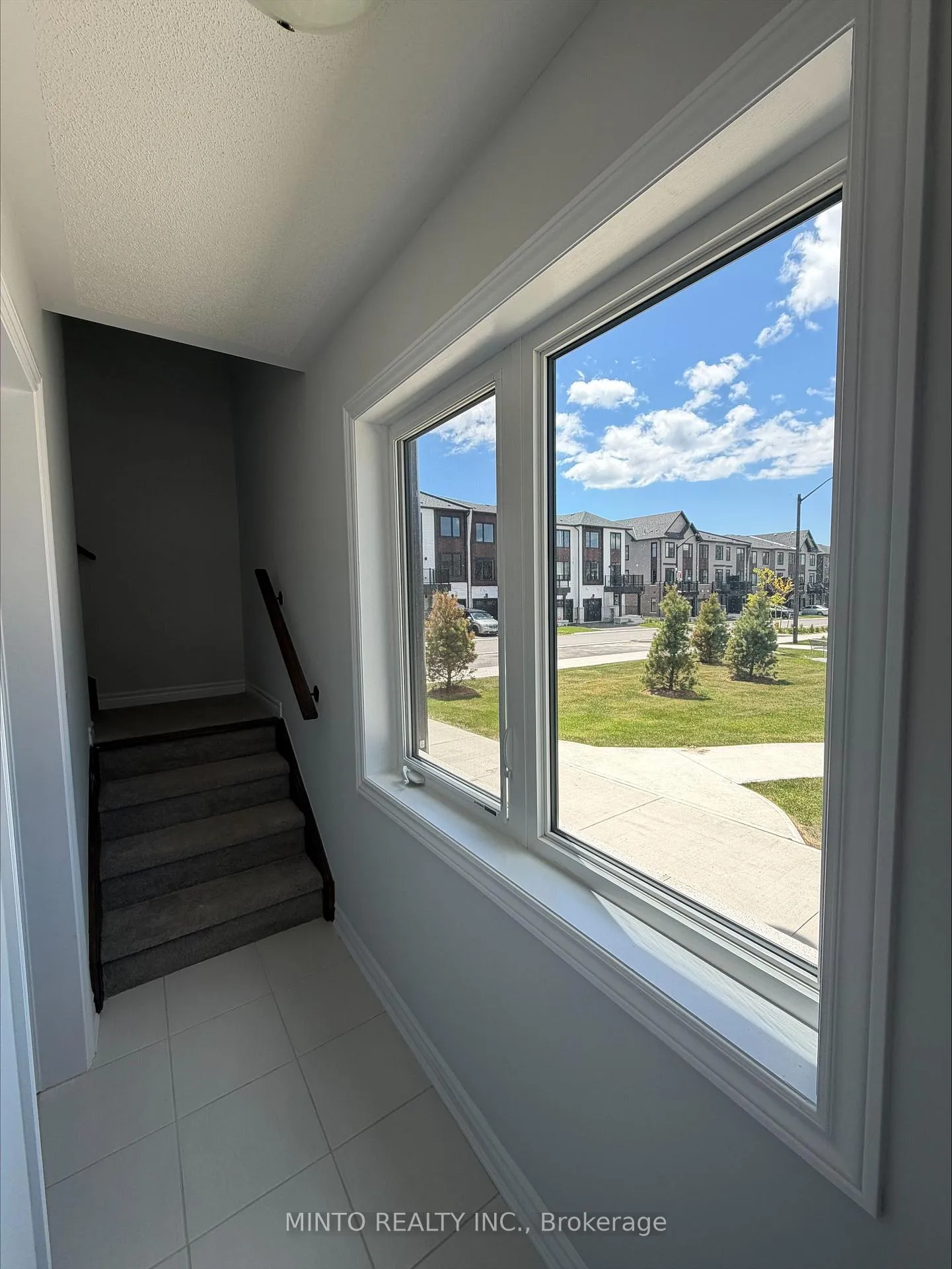 Photo 5 of 1055 Porcupine Path, Oshawa, Kedron — HOMEH