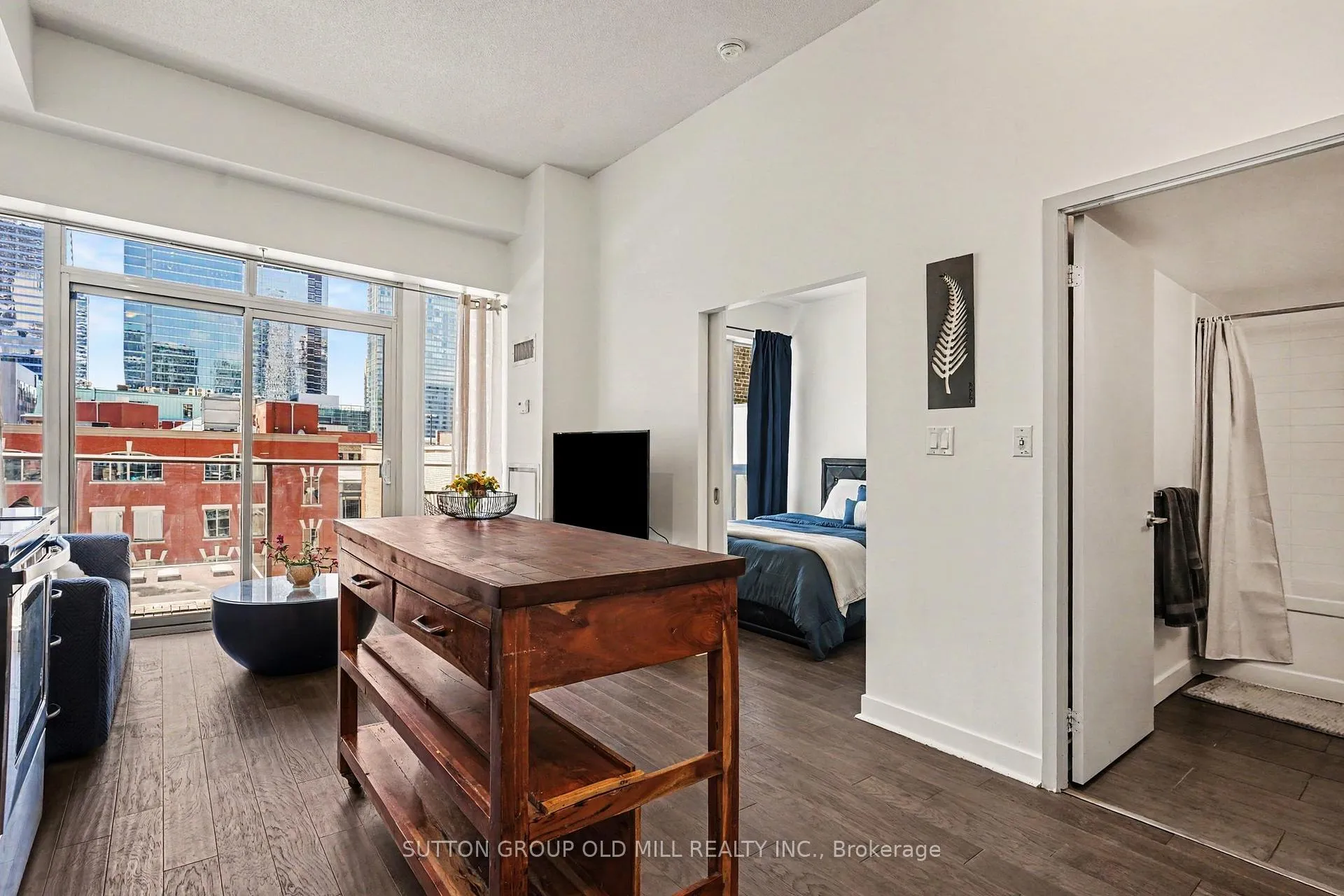 Photo 3 of Unit 713, 126 Simcoe Street, Toronto, Waterfront Communities — HOMEH