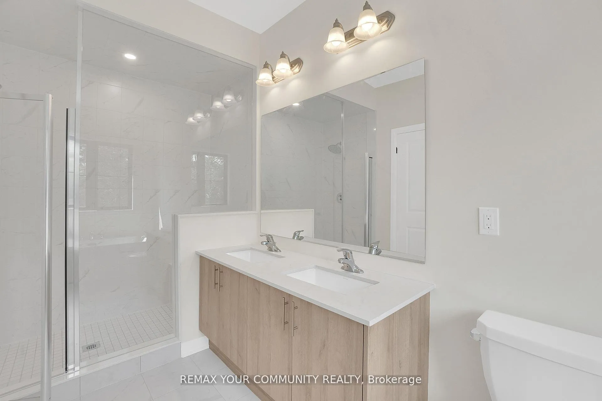 Photo 16 of 83 Archambault Way, Vaughan, Vellore Village — HOMEH