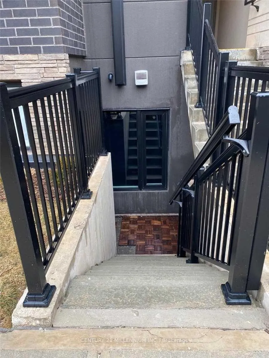 Photo 2 of Unit 701, 1131 Cooke Boulevard, Burlington, LaSalle — HOMEH