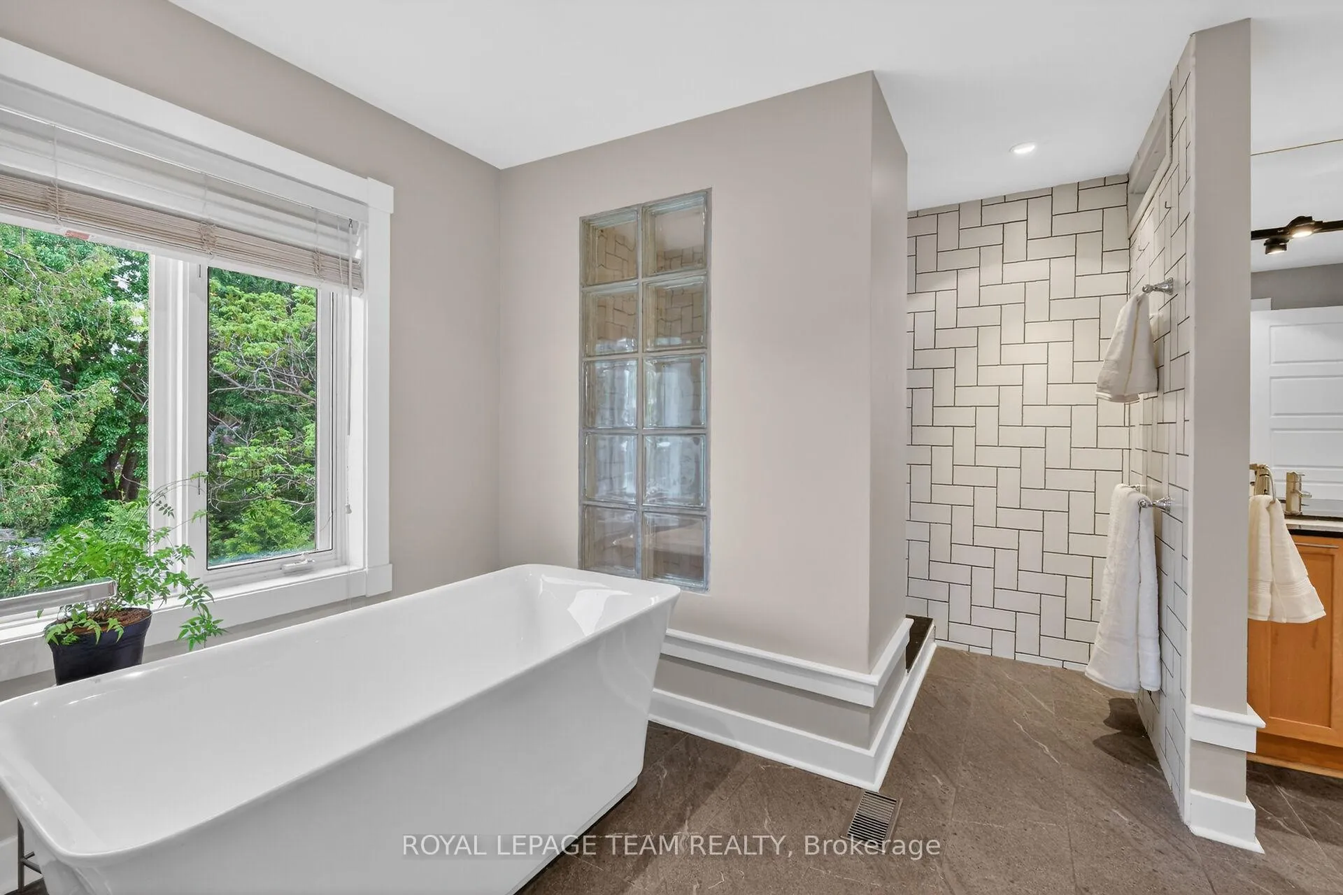 Photo 29 of 31 Wendover Avenue, Ottawa, Old Ottawa South — HOMEH