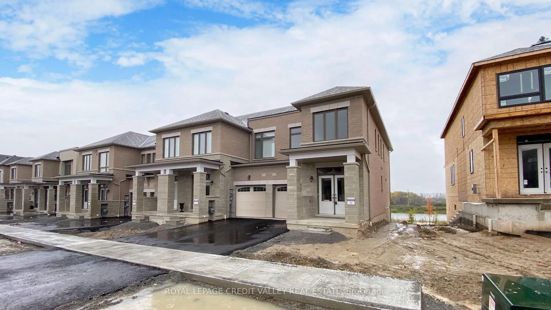 Photo 2 of 1221 Rexton Drive, Oshawa, Kedron — HOMEH