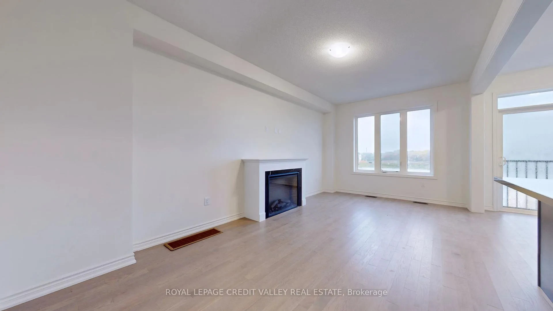 Photo 4 of 1221 Rexton Drive, Oshawa, Kedron — HOMEH
