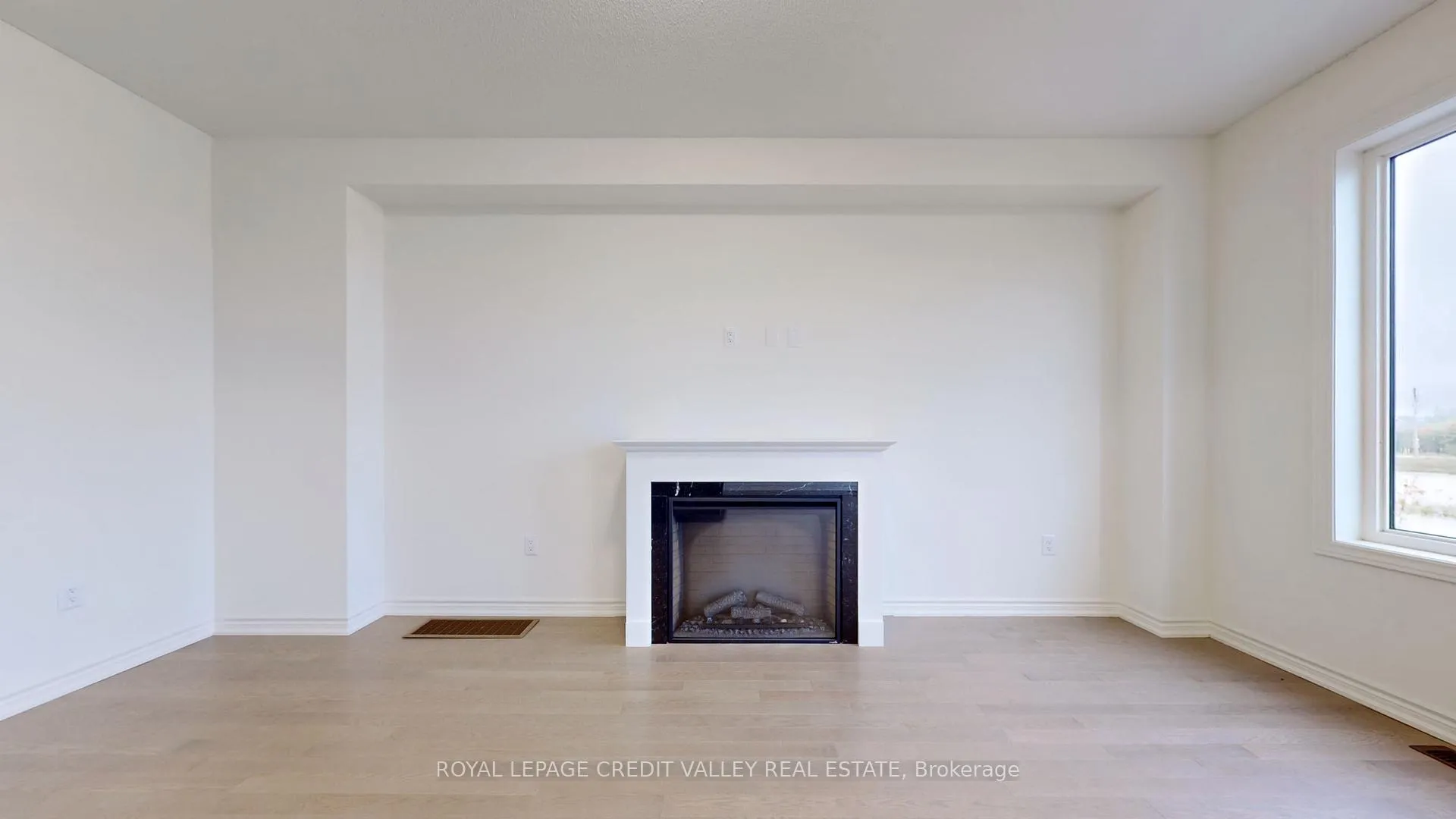 Photo 5 of 1221 Rexton Drive, Oshawa, Kedron — HOMEH