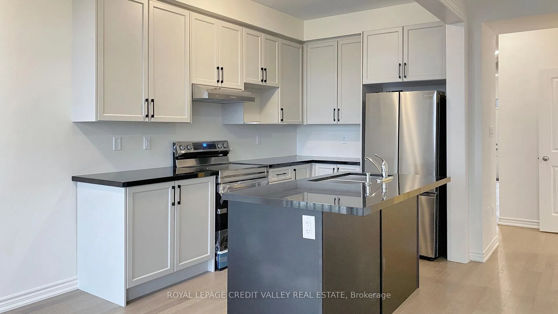 Photo 9 of 1221 Rexton Drive, Oshawa, Kedron — HOMEH