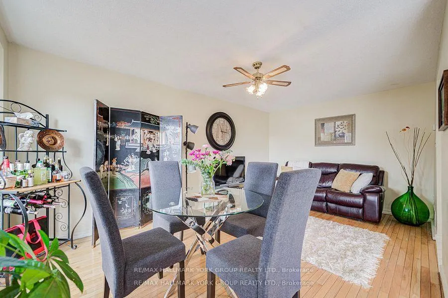 Photo 7 of 9 Bur Oak Way, Markham, Berczy — HOMEH