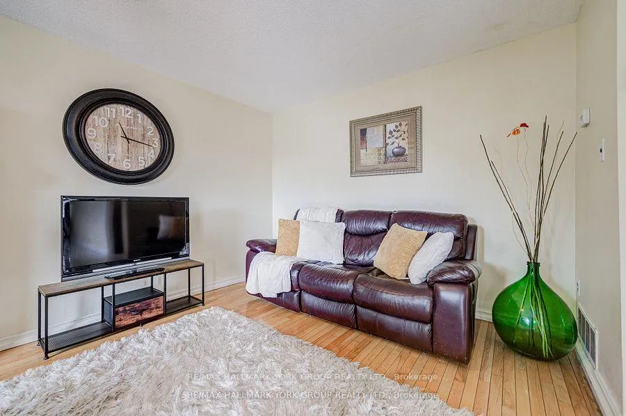 Photo 8 of 9 Bur Oak Way, Markham, Berczy — HOMEH