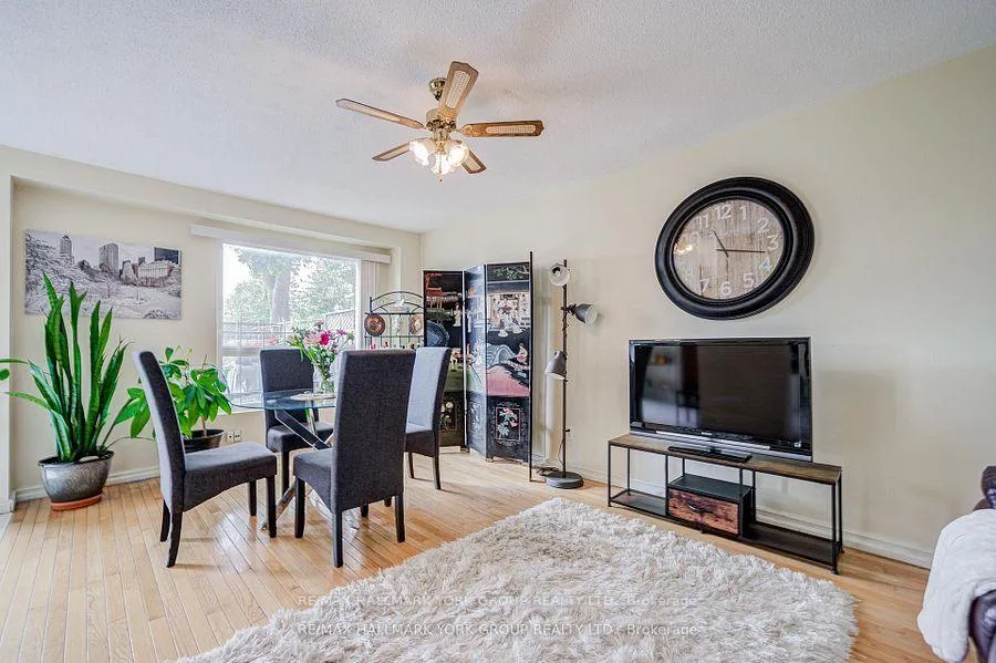 Photo 9 of 9 Bur Oak Way, Markham, Berczy — HOMEH