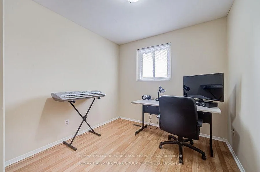 Photo 12 of 9 Bur Oak Way, Markham, Berczy — HOMEH