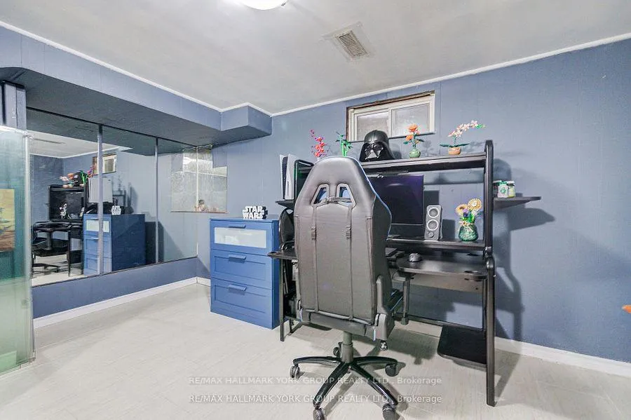 Photo 18 of 9 Bur Oak Way, Markham, Berczy — HOMEH