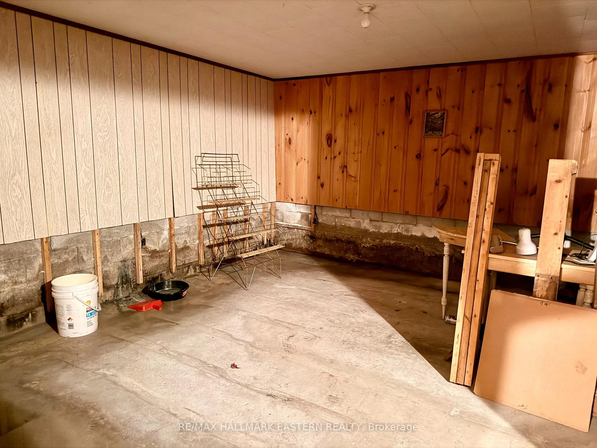 Photo 19 of 2 George Street E, Kawartha Lakes, Lindsay — HOMEH