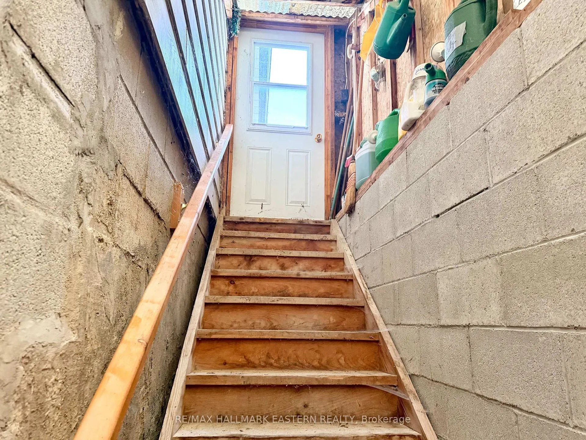 Photo 22 of 2 George Street E, Kawartha Lakes, Lindsay — HOMEH