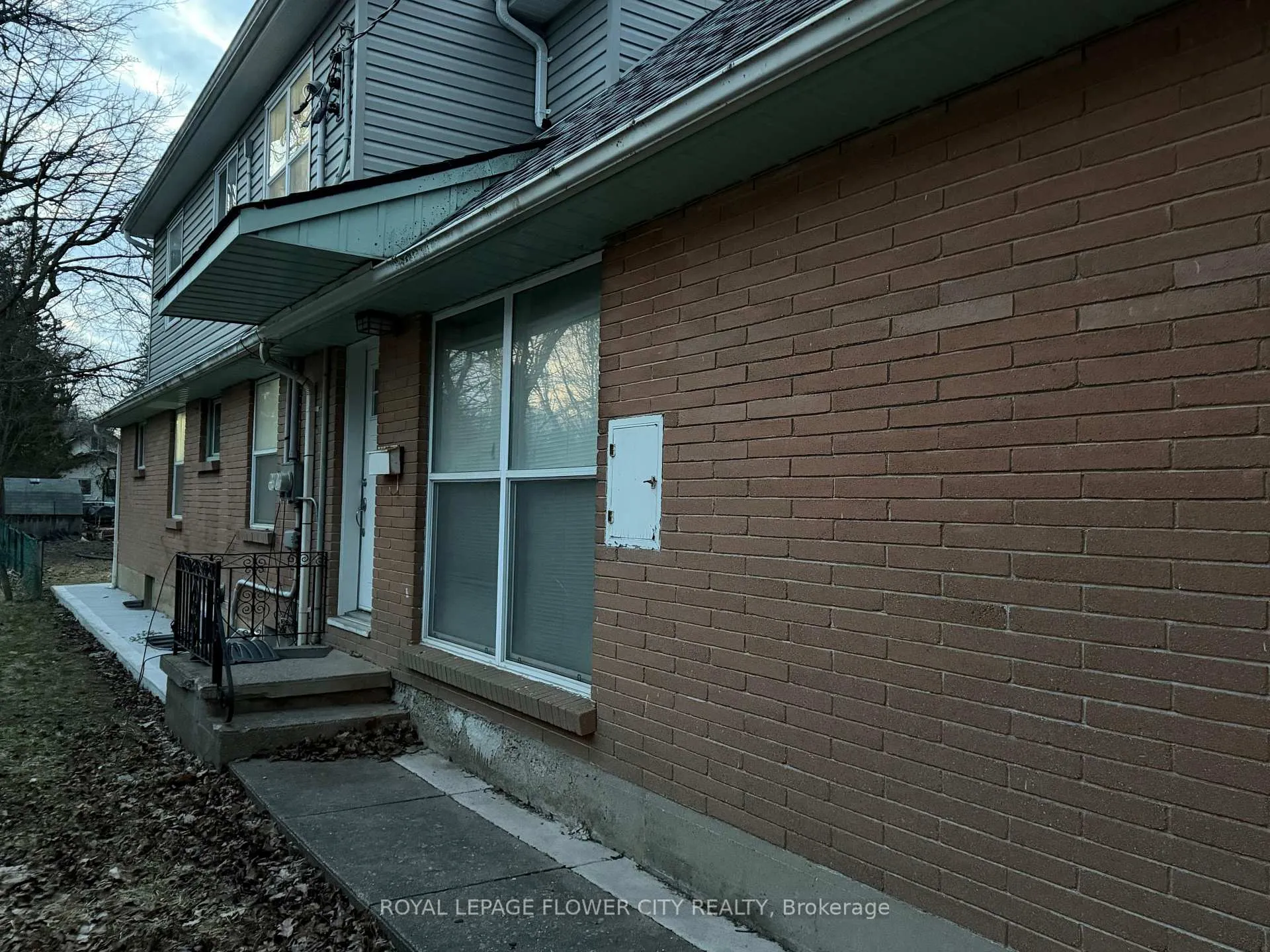 Photo of Unit Upper Floor, 30 Woodward Avenue