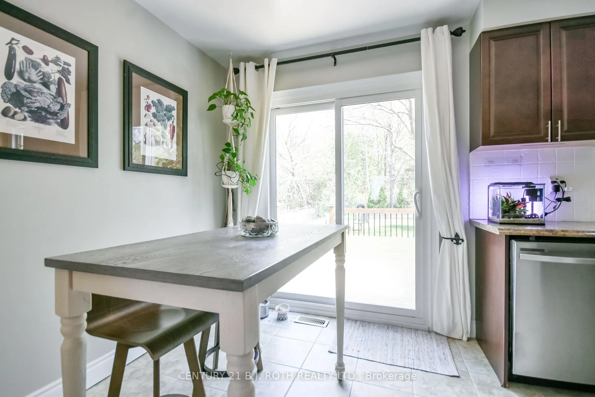 Photo 11 of 55 Moon Drive, Barrie, Ardagh — HOMEH
