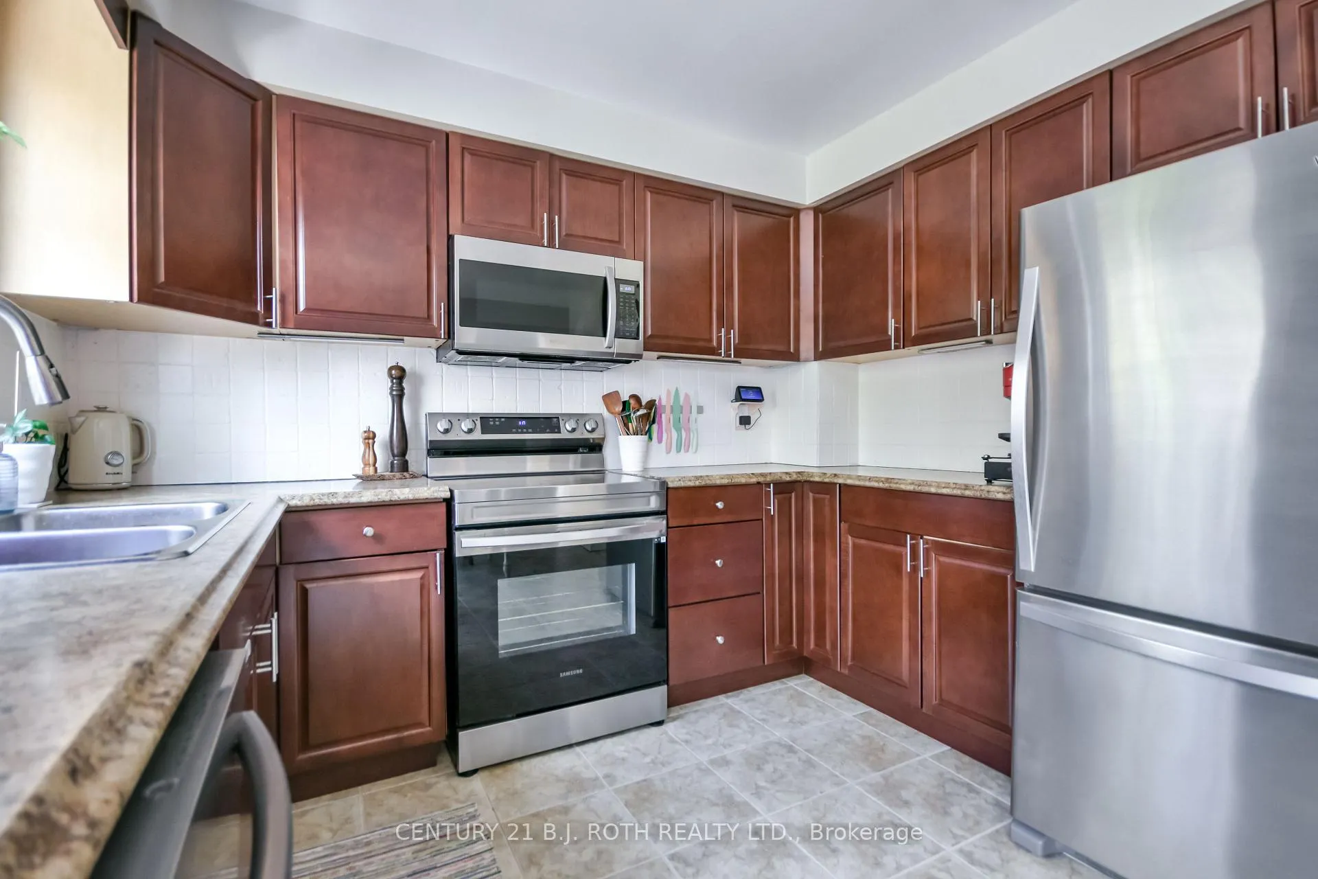 Photo 12 of 55 Moon Drive, Barrie, Ardagh — HOMEH
