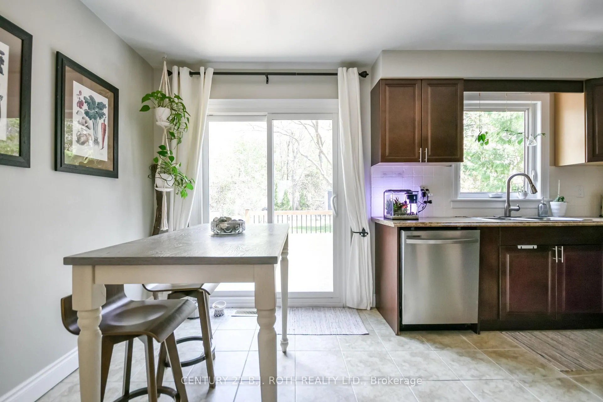 Photo 13 of 55 Moon Drive, Barrie, Ardagh — HOMEH