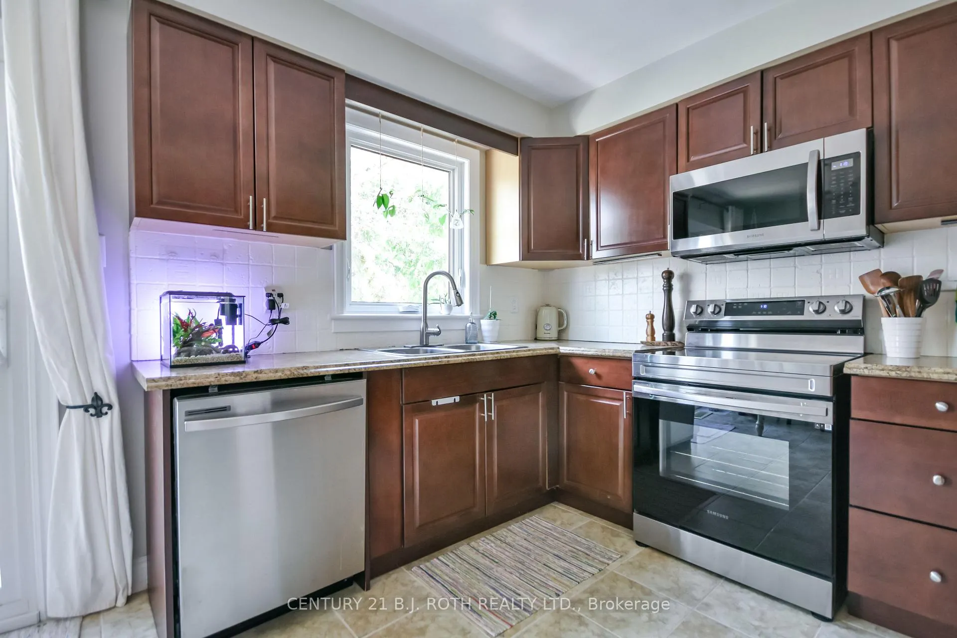Photo 14 of 55 Moon Drive, Barrie, Ardagh — HOMEH