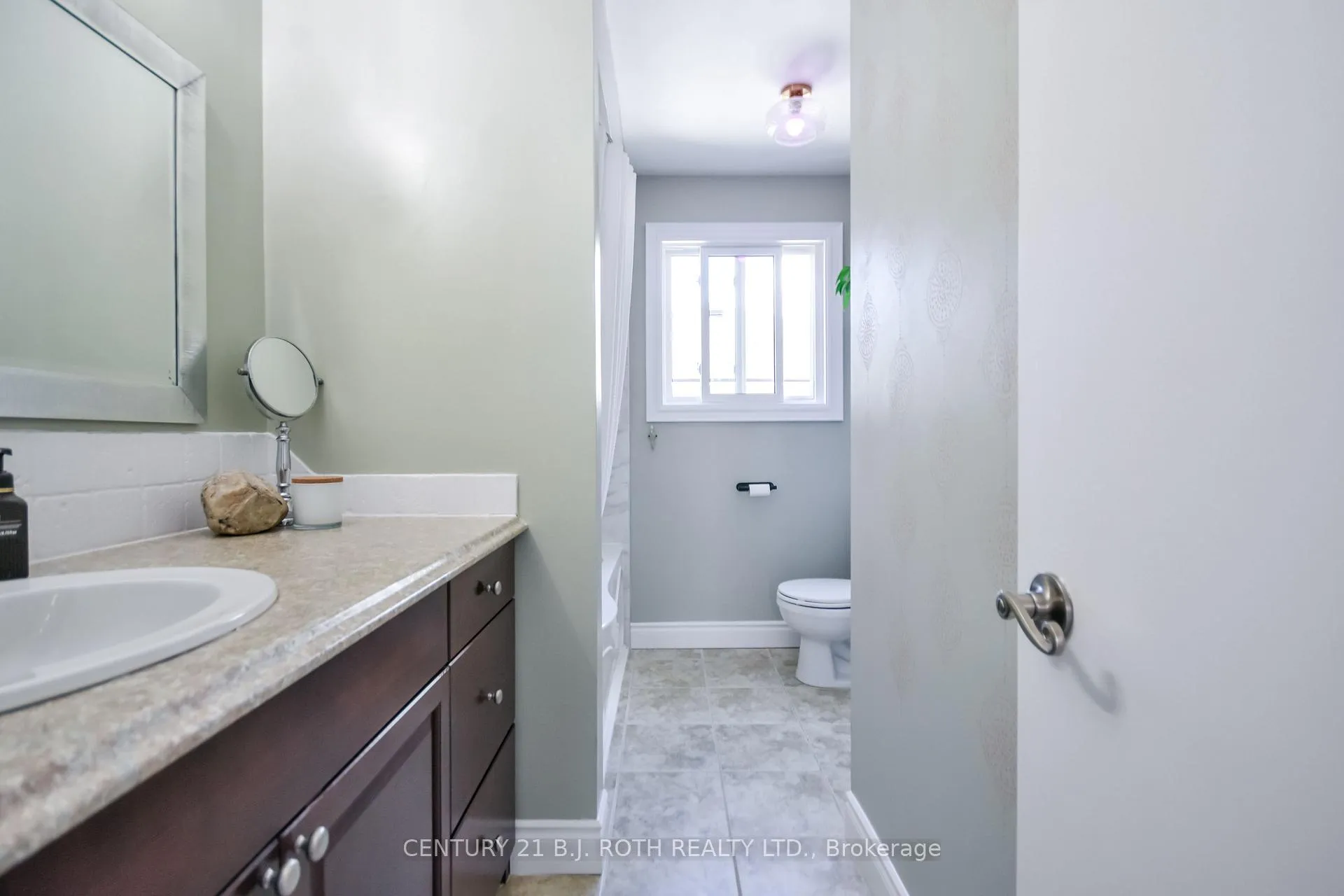 Photo 21 of 55 Moon Drive, Barrie, Ardagh — HOMEH