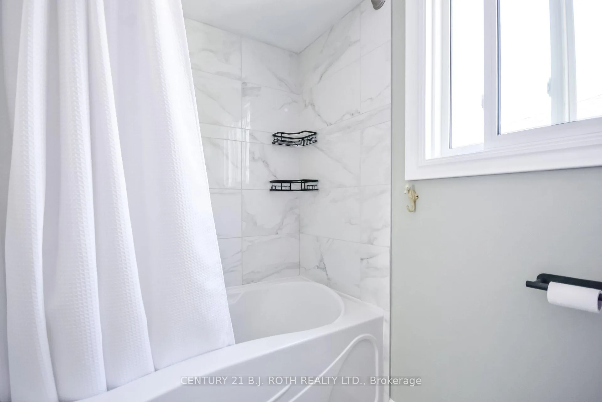 Photo 23 of 55 Moon Drive, Barrie, Ardagh — HOMEH