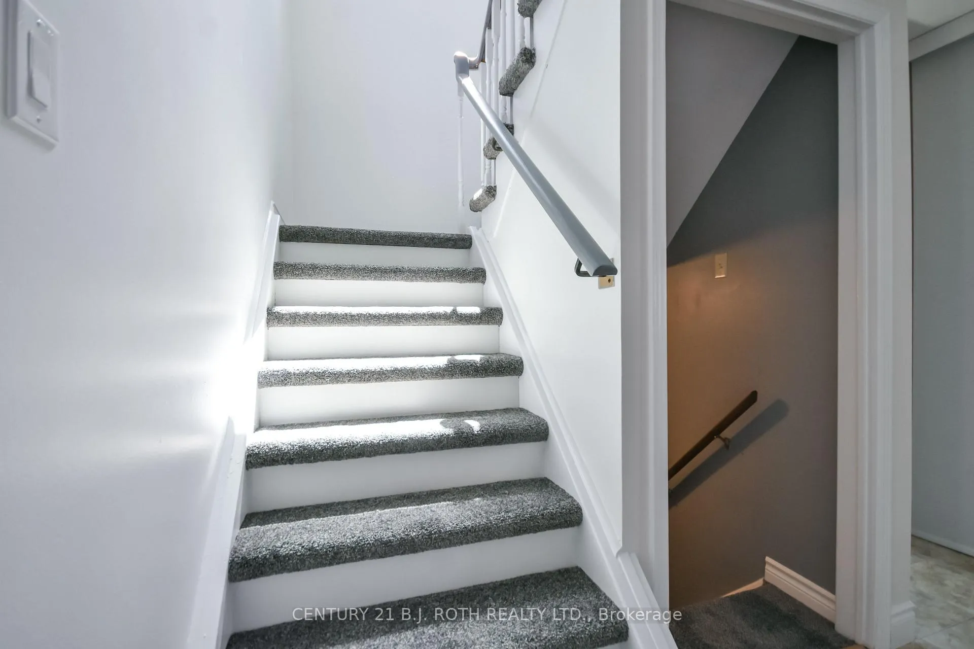 Photo 28 of 55 Moon Drive, Barrie, Ardagh — HOMEH