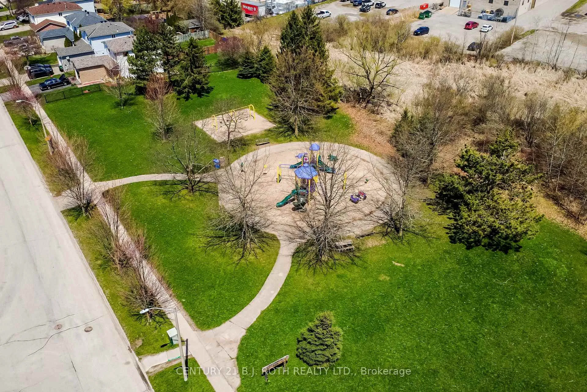 Photo 36 of 55 Moon Drive, Barrie, Ardagh — HOMEH
