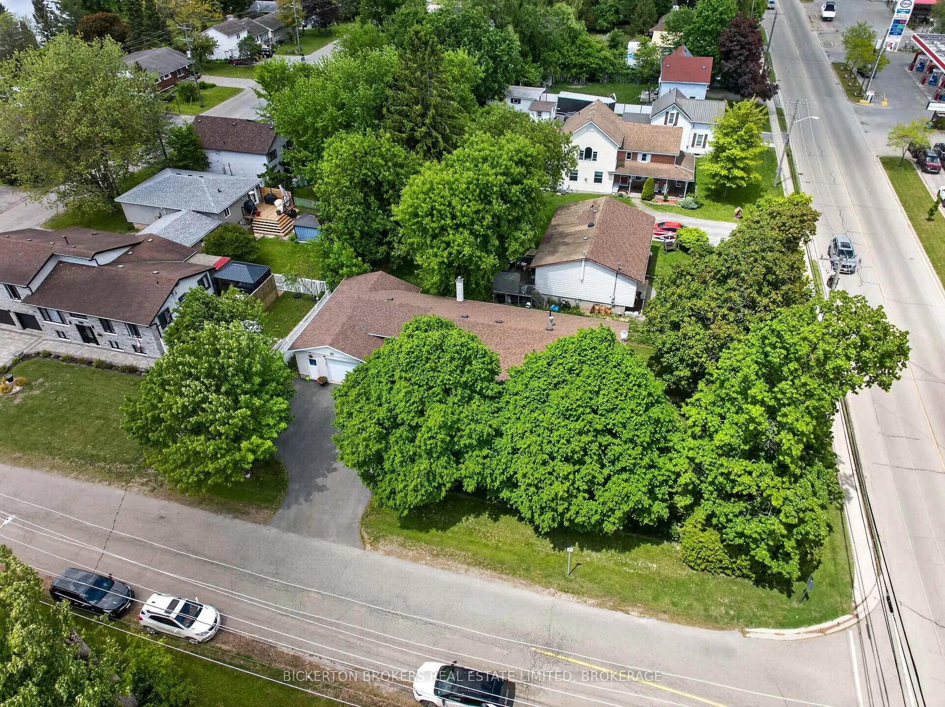 Photo 2 of 90 Ann Street, Gananoque — HOMEH