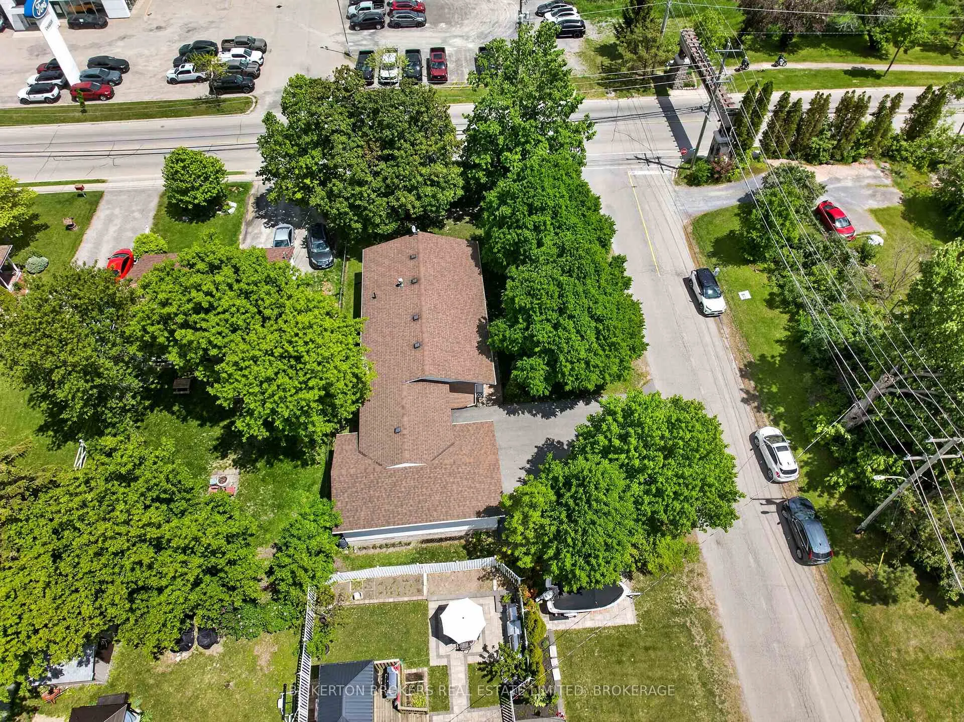 Photo 4 of 90 Ann Street, Gananoque — HOMEH