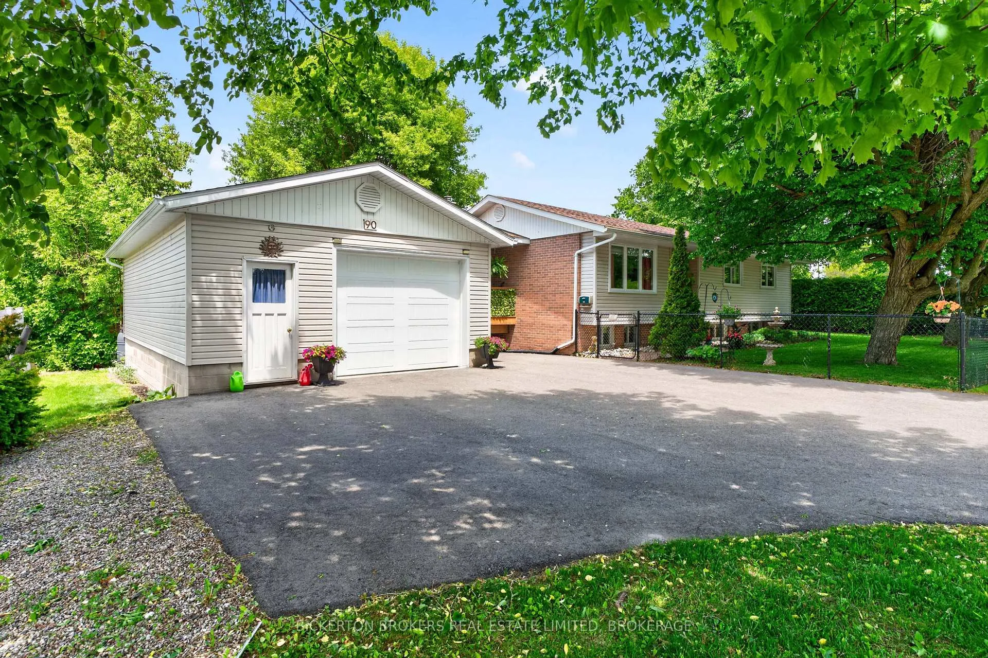 Photo 6 of 90 Ann Street, Gananoque — HOMEH