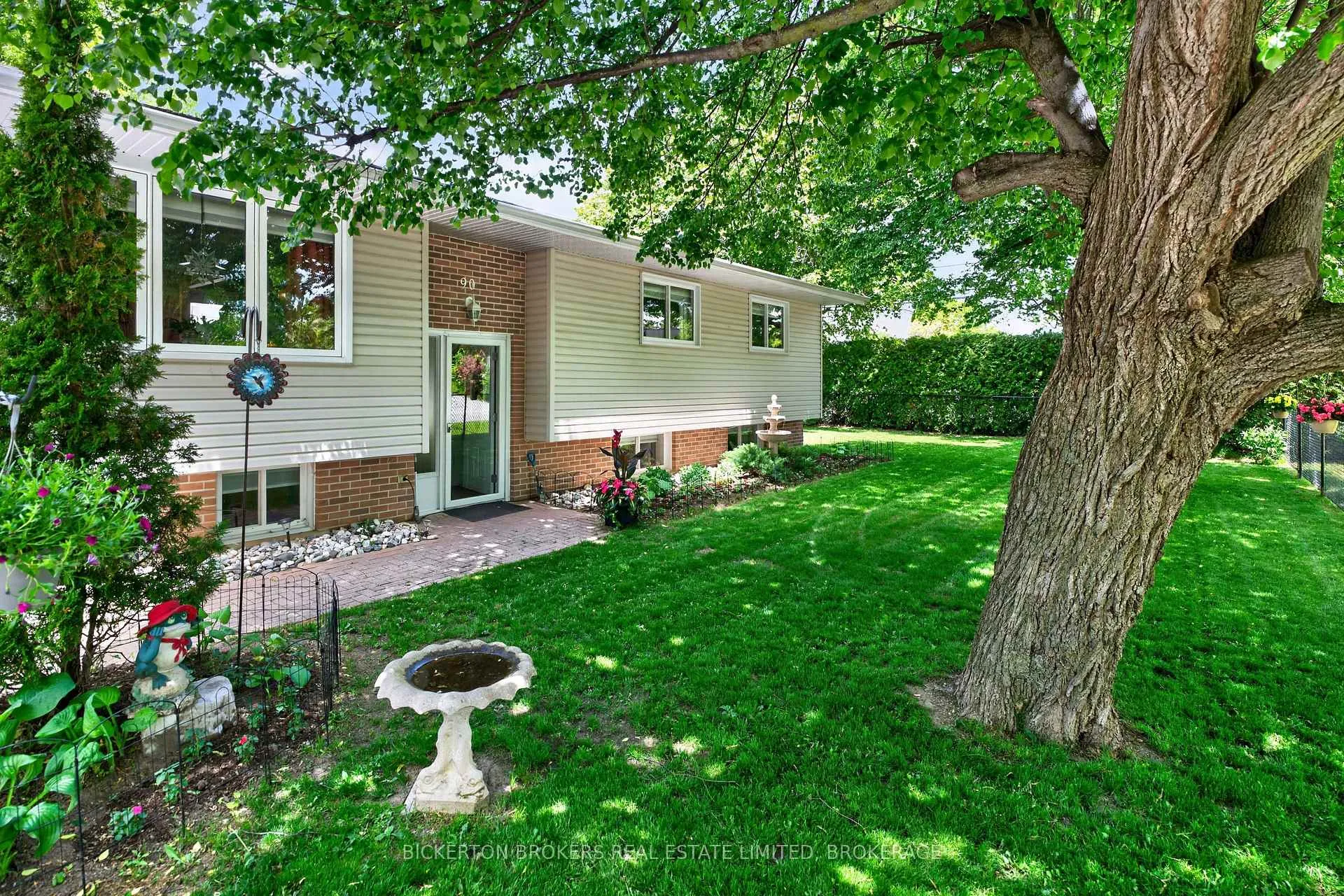 Photo 7 of 90 Ann Street, Gananoque — HOMEH